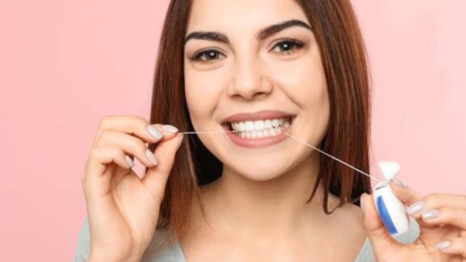 ¿Debo de cepillarme los dientes antes de usar el hilo dental? - HC Odontologos - Clinica Dental Merida