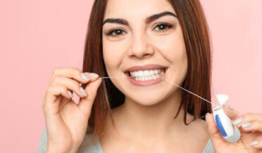 Â¿Debo de cepillarme los dientes antes de usar el hilo dental? - HC Odontologos - Clinica Dental Merida
